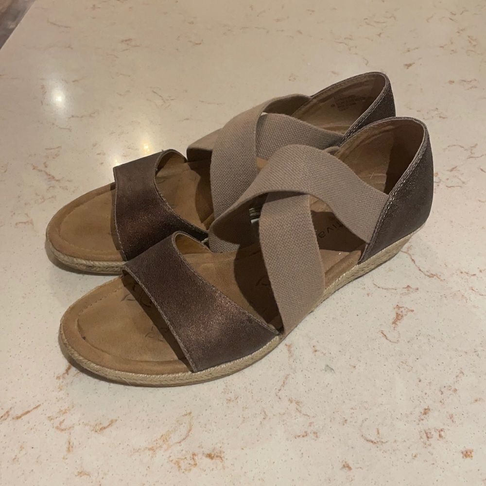 Comfortiva with Pillowtop espadrille strapped sandals SZ 8